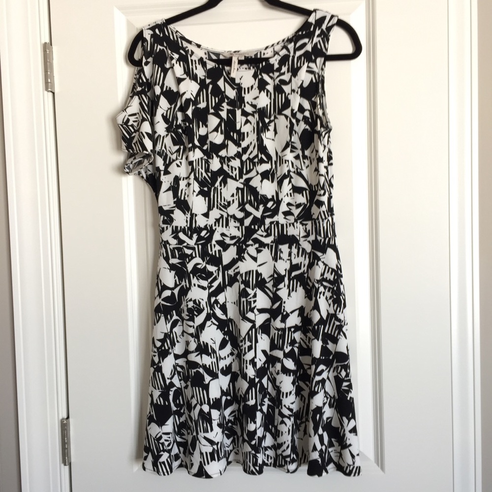 Black and white Party dress. BCBGeneration.